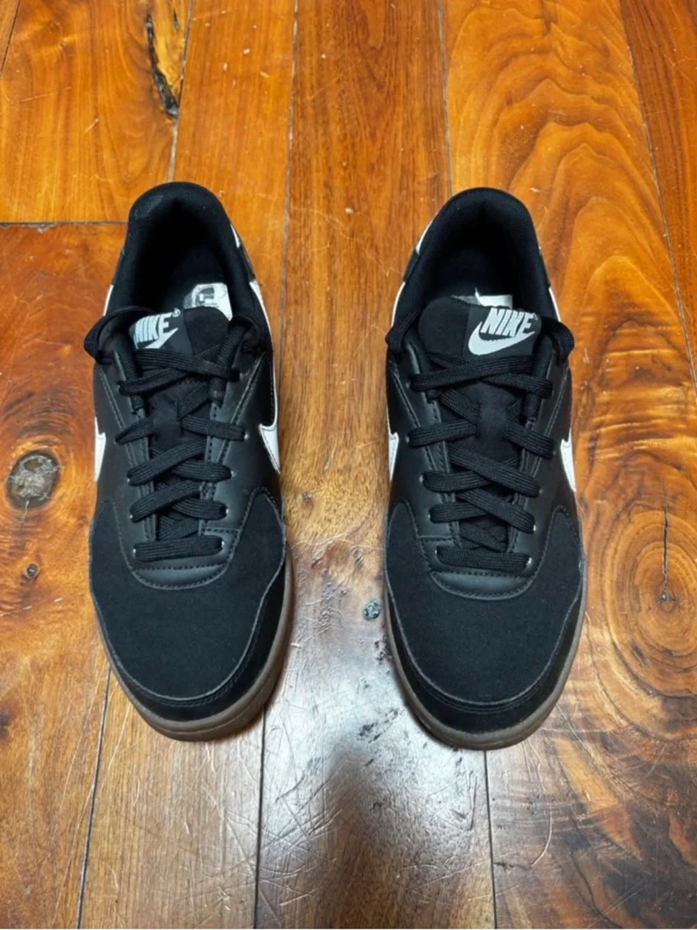 Nike Big Kids’ Black Sneakers Unisex 5Y